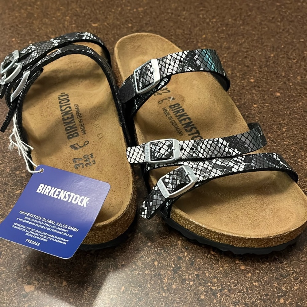 NWT-Birkenstock sandal women’s size 6- EU: 37